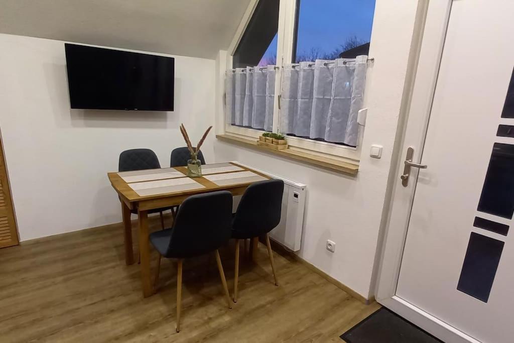 Kleine, Gemuetliche Dachgeschosswohnung Laudenbach  Ngoại thất bức ảnh