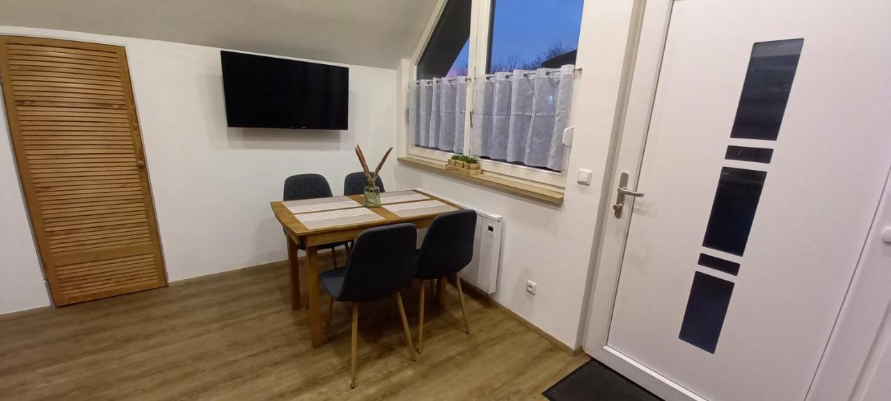 Kleine, Gemuetliche Dachgeschosswohnung Laudenbach  Ngoại thất bức ảnh